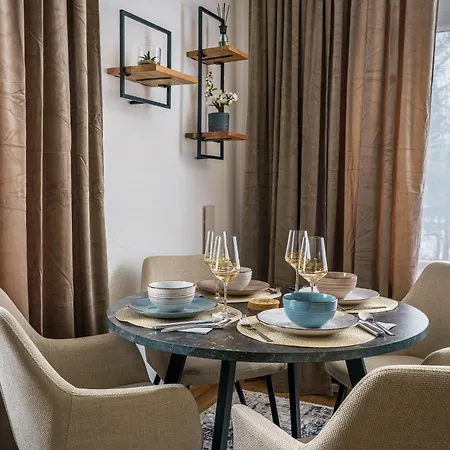 Mit Stellplatz, Ruhig Gelegen, Nahe Bahnhof, Ideal Fuer Wander- & Skiurlaub Apartment