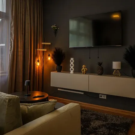 Mit Stellplatz, Ruhig Gelegen, Nahe Bahnhof, Ideal Fuer Wander- & Skiurlaub Apartment