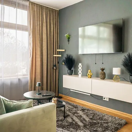 Mit Stellplatz, Ruhig Gelegen, Nahe Bahnhof, Ideal Fuer Wander- & Skiurlaub Apartment Pichl bei Aussee