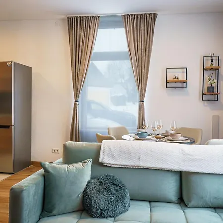 Apartment Mit Stellplatz, Ruhig Gelegen, Nahe Bahnhof, Ideal Fuer Wander- & Skiurlaub