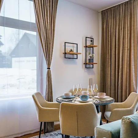 Mit Stellplatz, Ruhig Gelegen, Nahe Bahnhof, Ideal Fuer Wander- & Skiurlaub Apartment