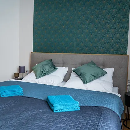 Apartment Mit Stellplatz, Ruhig Gelegen, Nahe Bahnhof, Ideal Fuer Wander- & Skiurlaub *