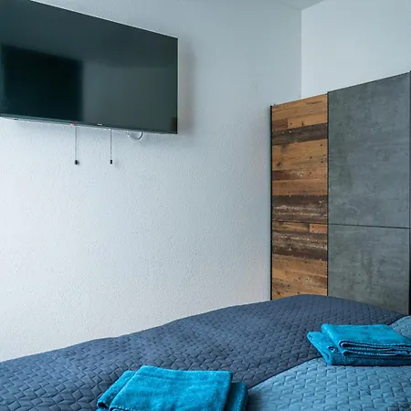 Mit Stellplatz, Ruhig Gelegen, Nahe Bahnhof, Ideal Fuer Wander- & Skiurlaub Apartment *