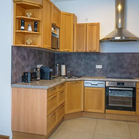 Mit Stellplatz, Ruhig Gelegen, Nahe Bahnhof, Ideal Fuer Wander- & Skiurlaub Apartment *