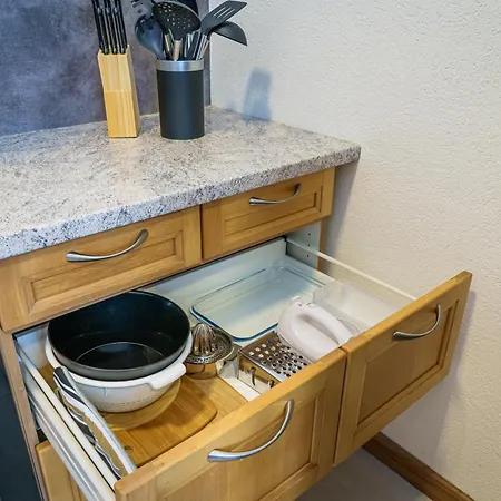 Apartment Mit Stellplatz, Ruhig Gelegen, Nahe Bahnhof, Ideal Fuer Wander- & Skiurlaub