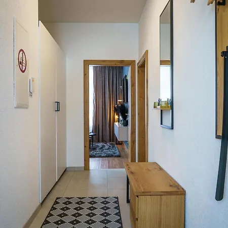 Apartment Mit Stellplatz, Ruhig Gelegen, Nahe Bahnhof, Ideal Fuer Wander- & Skiurlaub *
