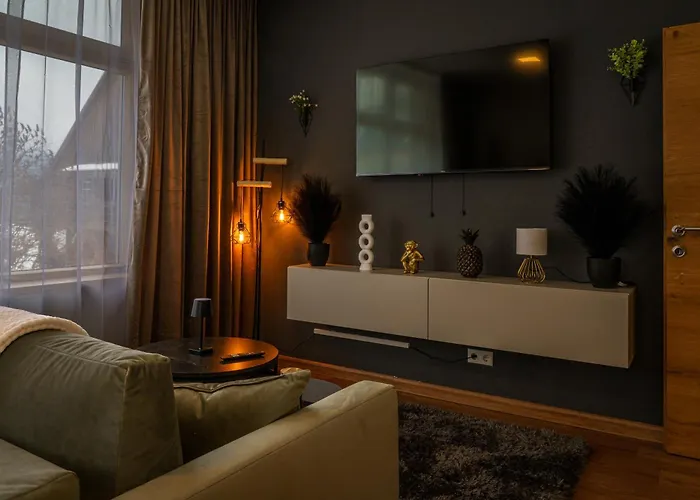 Mit Stellplatz, Ruhig Gelegen, Nahe Bahnhof, Ideal Fuer Wander- & Skiurlaub Apartment