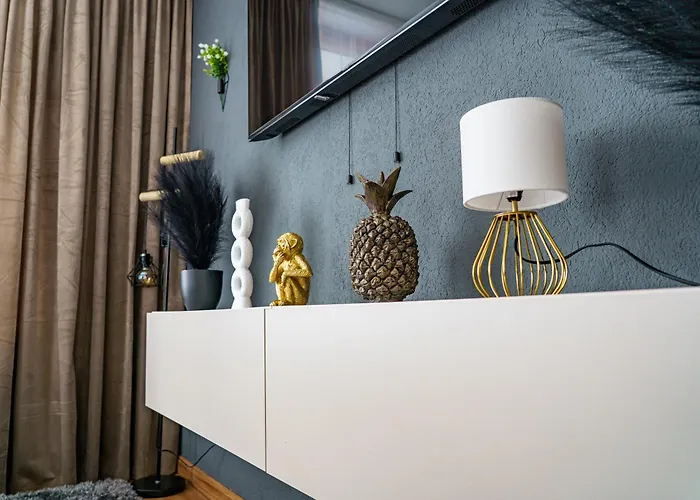 Apartment Mit Stellplatz, Ruhig Gelegen, Nahe Bahnhof, Ideal Fuer Wander- & Skiurlaub *