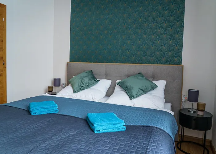 Apartment Mit Stellplatz, Ruhig Gelegen, Nahe Bahnhof, Ideal Fuer Wander- & Skiurlaub *