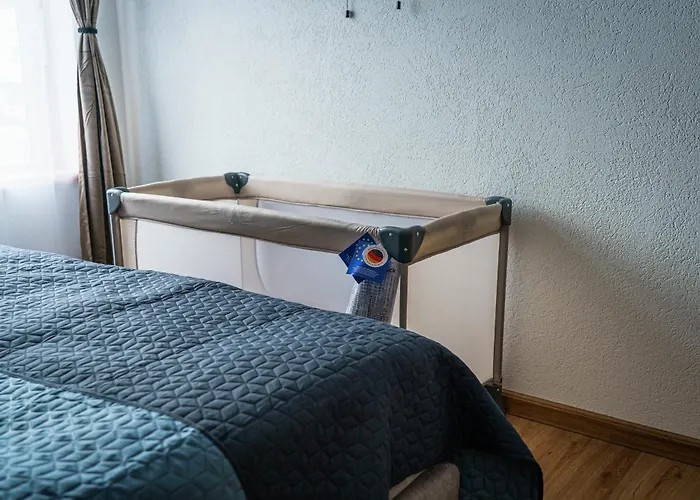 Apartment Mit Stellplatz, Ruhig Gelegen, Nahe Bahnhof, Ideal Fuer Wander- & Skiurlaub