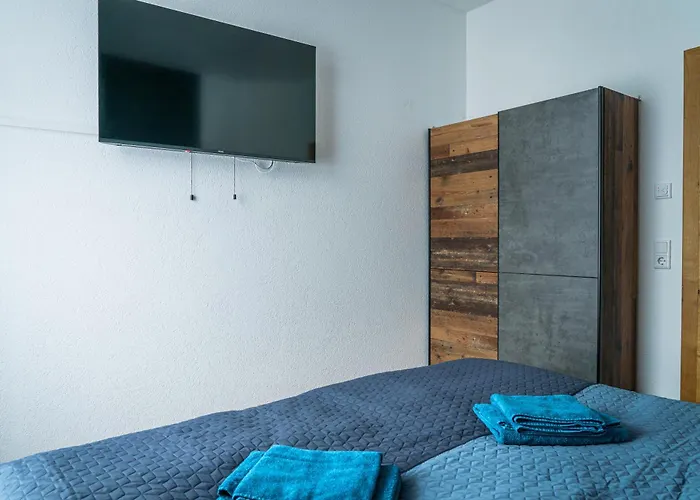 Mit Stellplatz, Ruhig Gelegen, Nahe Bahnhof, Ideal Fuer Wander- & Skiurlaub Apartment *