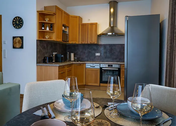 Mit Stellplatz, Ruhig Gelegen, Nahe Bahnhof, Ideal Fuer Wander- & Skiurlaub Apartment *