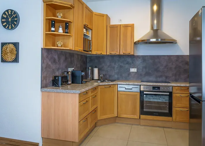 Mit Stellplatz, Ruhig Gelegen, Nahe Bahnhof, Ideal Fuer Wander- & Skiurlaub Apartment *