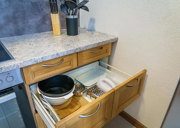 Apartment Mit Stellplatz, Ruhig Gelegen, Nahe Bahnhof, Ideal Fuer Wander- & Skiurlaub