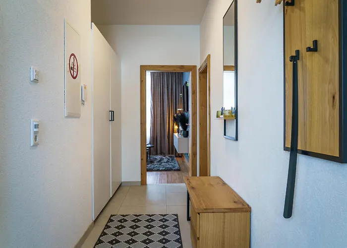 Apartment Mit Stellplatz, Ruhig Gelegen, Nahe Bahnhof, Ideal Fuer Wander- & Skiurlaub *